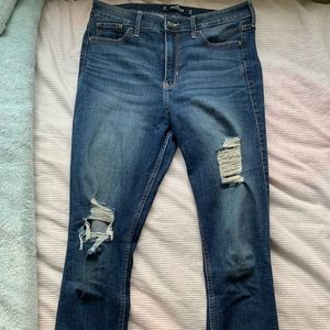 Holister 7R cropped distressed skinny jeans